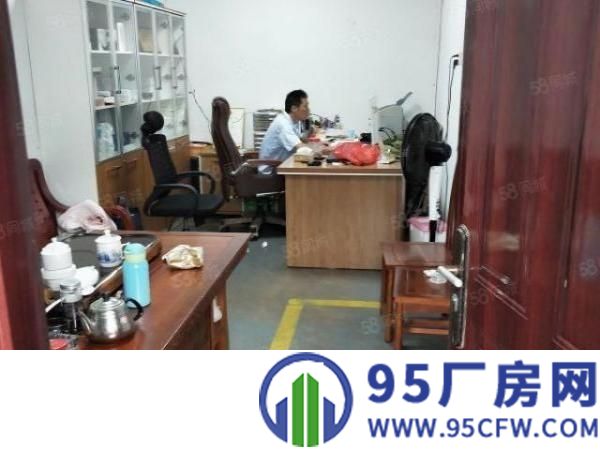 沙井万丰98工业城附近新出1楼350平招租，带两间办公室