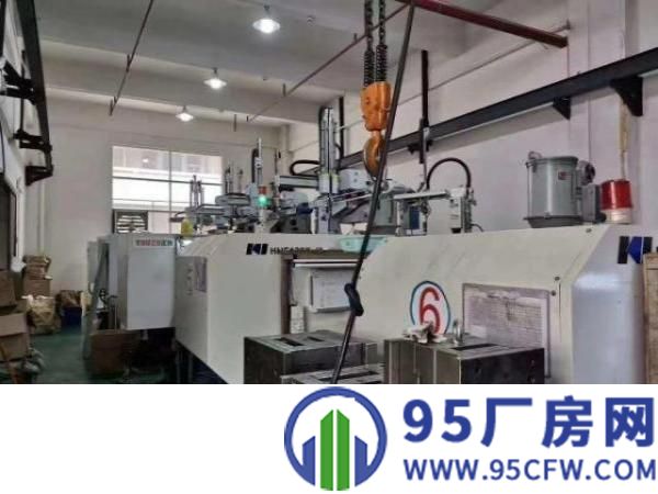 凤岗靠深圳新空出一楼注塑厂房出租550平方现成三部航车