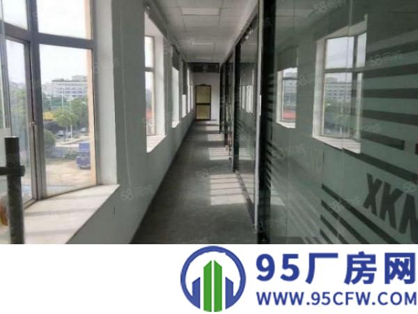 厂房出租长安镇宵边，三楼650平精装，水电齐全，办公齐全