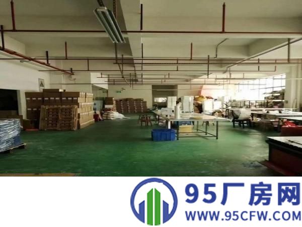 现成装修办公室，全车间地坪漆，配套宿舍充足！直接生产