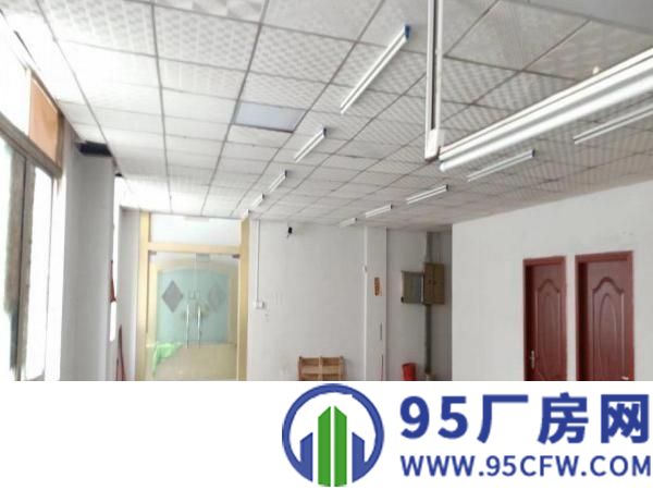 厂房刚搬走不用装修搬进来就可以生产。电梯两吨。空地400平。