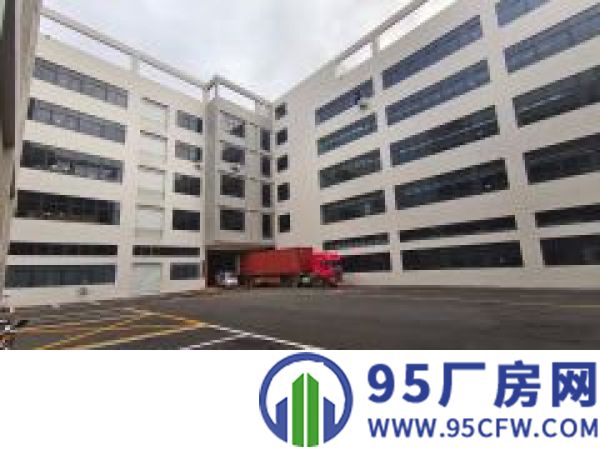 平潭全新现代厂房楼上2200平米租金10元 可分租 现成地坪