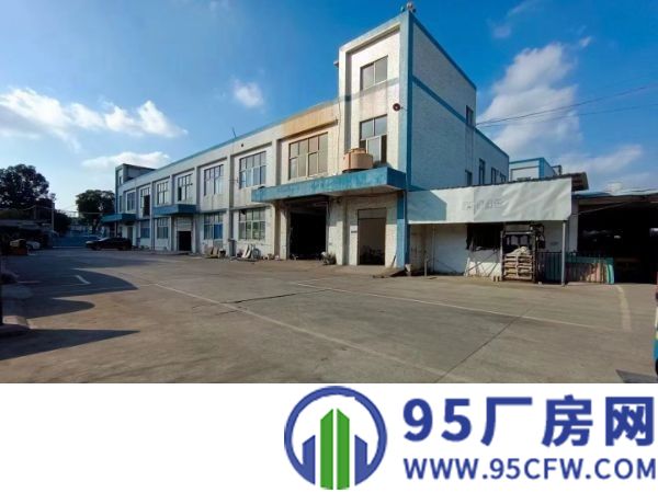 松岗潭头街道新出两层独院厂房2950平方出租，带电梯带装修
