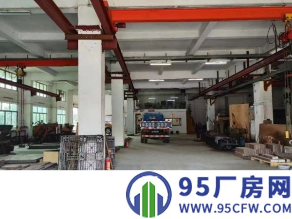 东莞虎门居岐一楼1000平方，高度5.5米，有航车、带阁楼办公室。可办环评