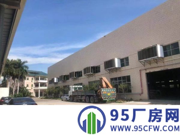 东莞清溪铁松新出超靓10米高钢构独院厂房出租，厂房占地面积11000平方米，总建筑面积8000平方米