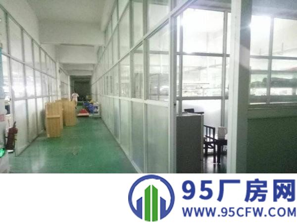 街口靠广深高速出楼上新出1000平，办公室水电齐全
